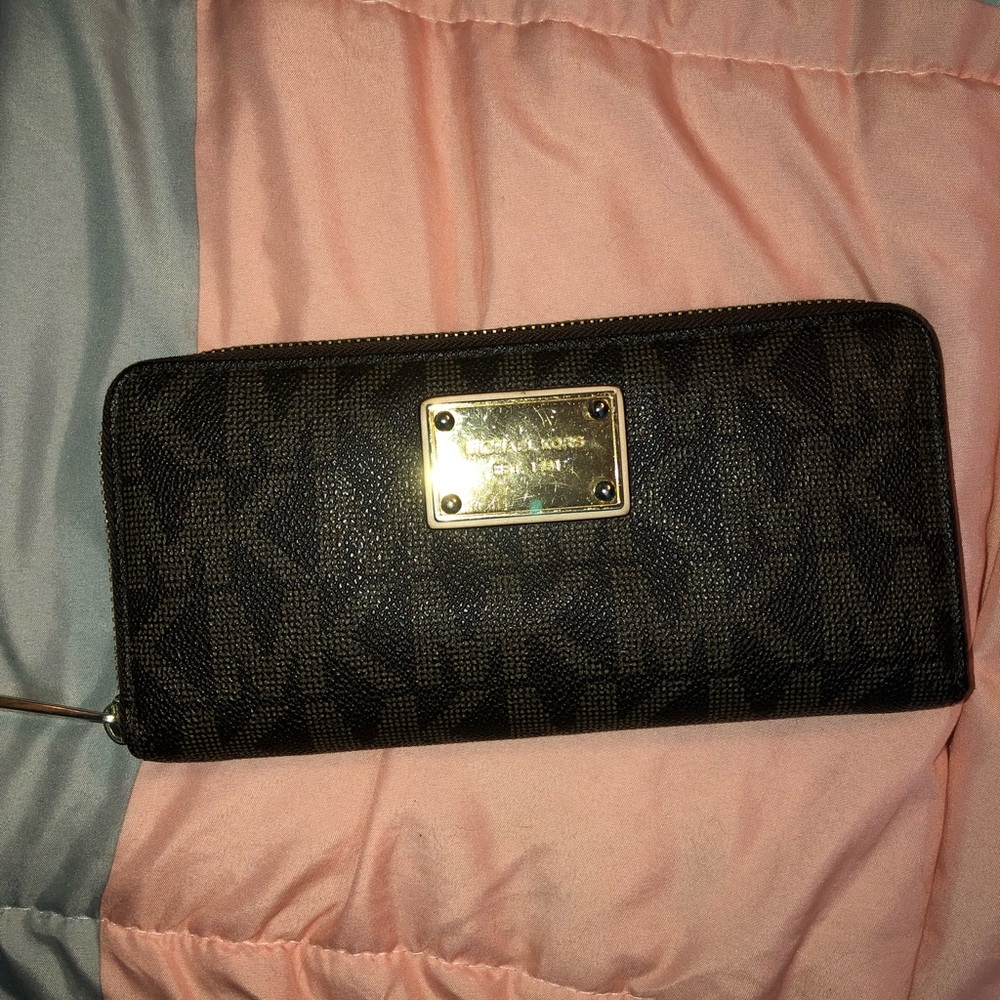 Michael Kors Monogram wallet